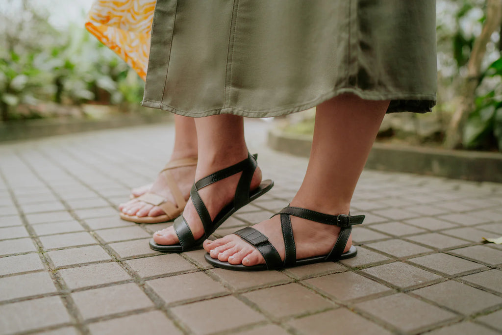 Ahinsa Hava - black Elegant Strap-Up sandals אהינסה חווה סנדלי ברפוט שחורות טבעוניות לנשים