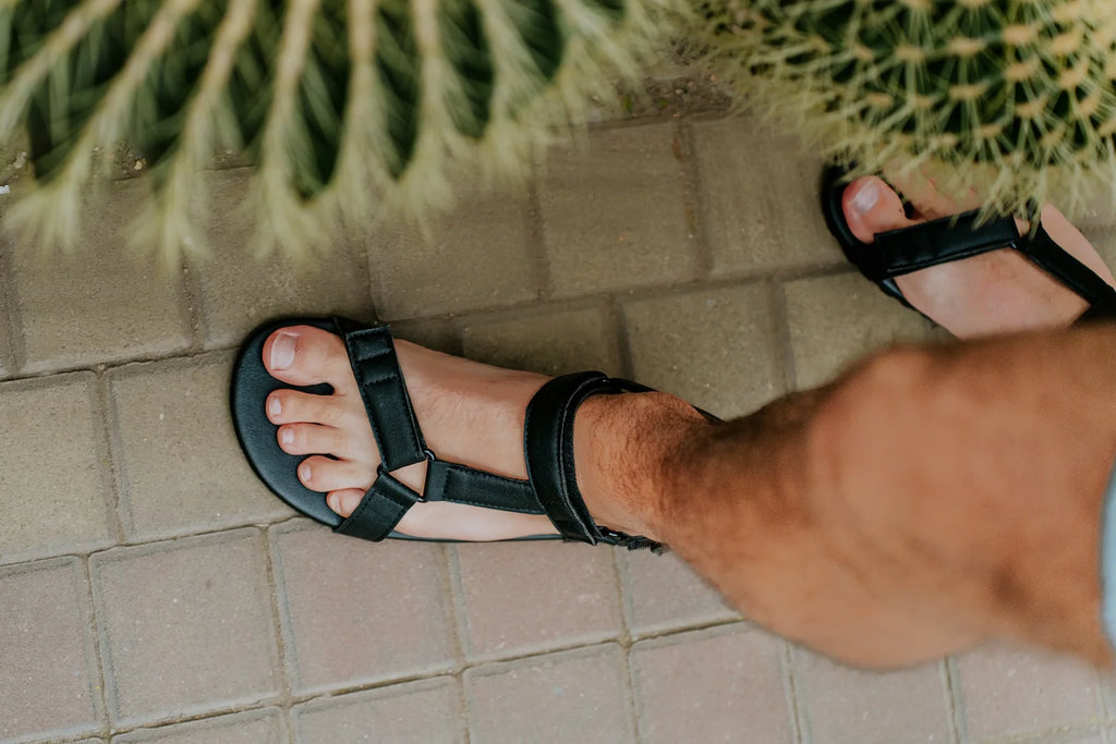Ahinsa Adventure - black Trekking Sandals אהינסה אדוונצ׳ר סנדלי ברפוט שחורות טבעוניות יוניסקס