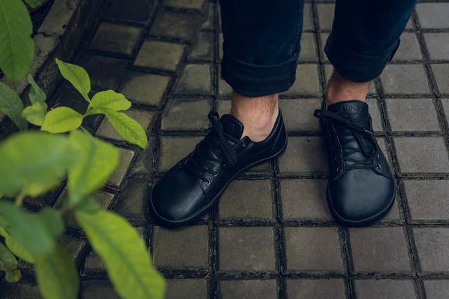 Ahinsa Vida sneakers - Black color shoes women & men barefoot אהינסה ברפוט סניקרס יוניסקס נעלי ברפוט ברפוט בצבע שחור לנשים ולגברים