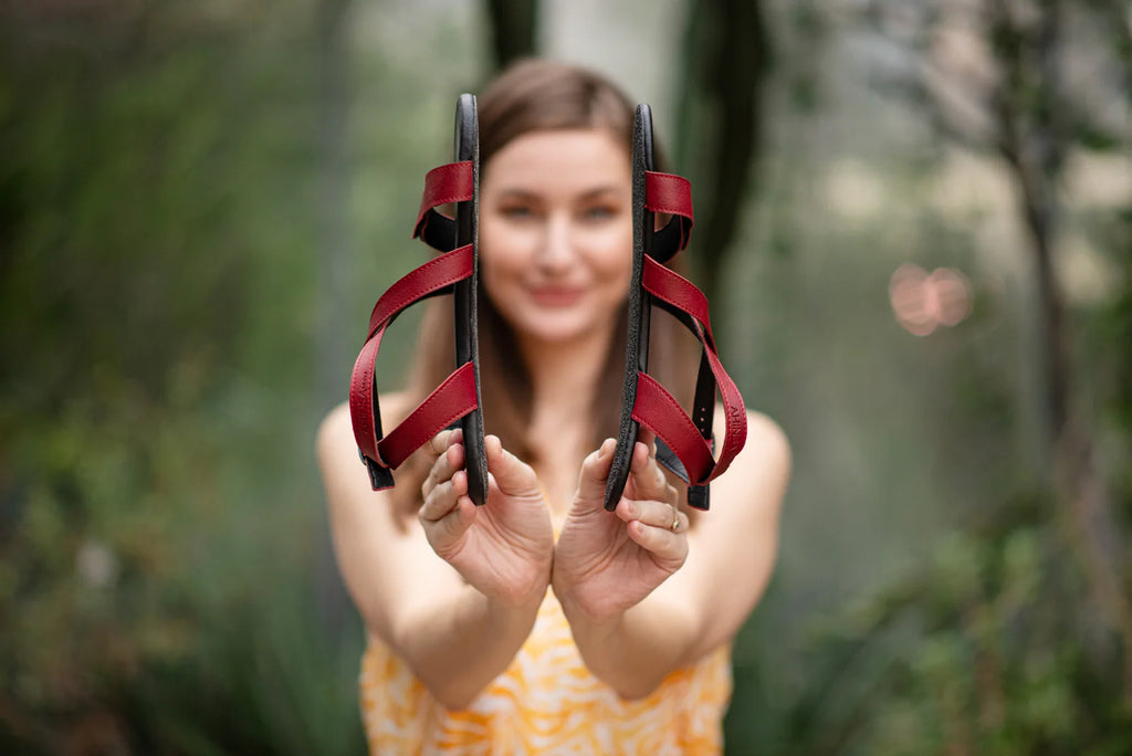 Ahinsa Hava - Burgundy Strap-Up barefoot sandals אהינסה חווה סנדלי ברפוט בורדו טבעוניות לנשים