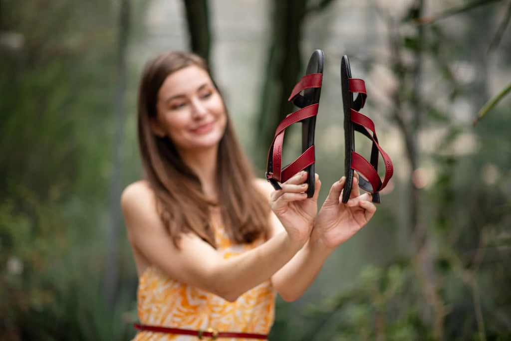 Ahinsa Hava - Burgundy Strap-Up barefoot sandals אהינסה חווה סנדלי ברפוט בורדו טבעוניות לנשים