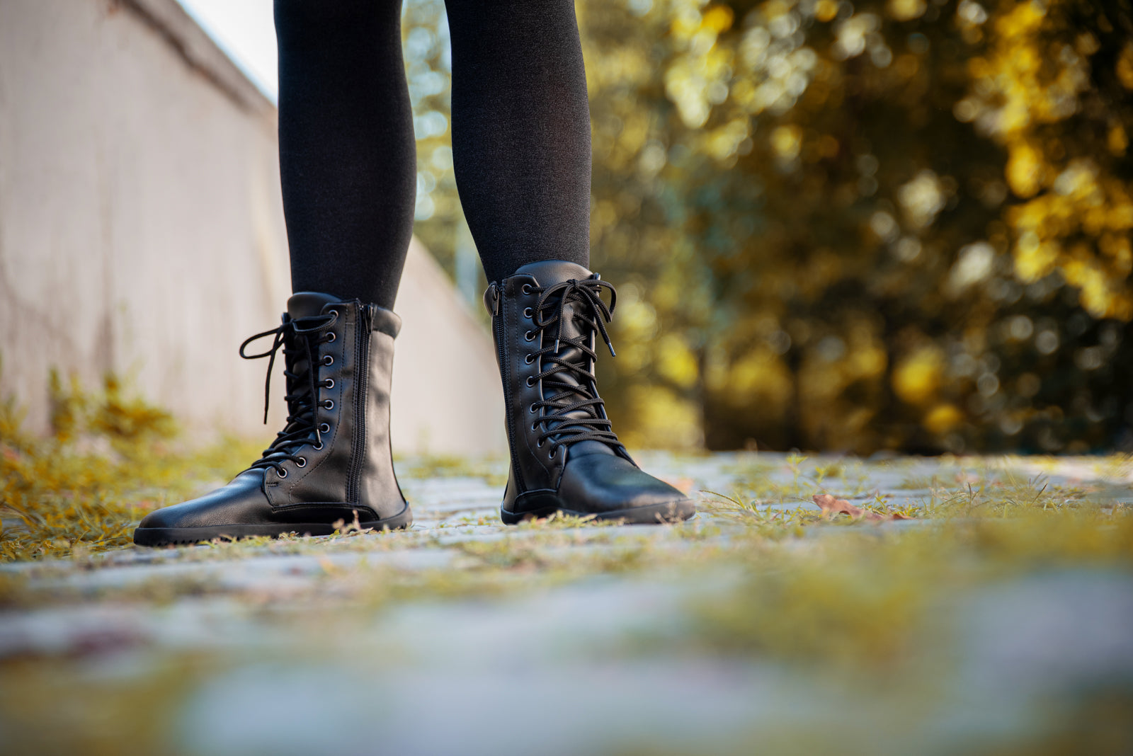 Ahinsa Jaya - Black zip up barefoot boots woman אהינסה גאיה מגפי ברפוט לנשים בשחור