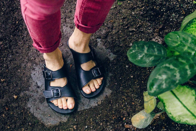 Ahinsa black כפכפי ברפוט אהינסה - Black sandals women & men barefoot אהינסה black כפכפי ברפוט אהינסה סנדלים ברפוט בצבע Black לנשים ולגברים