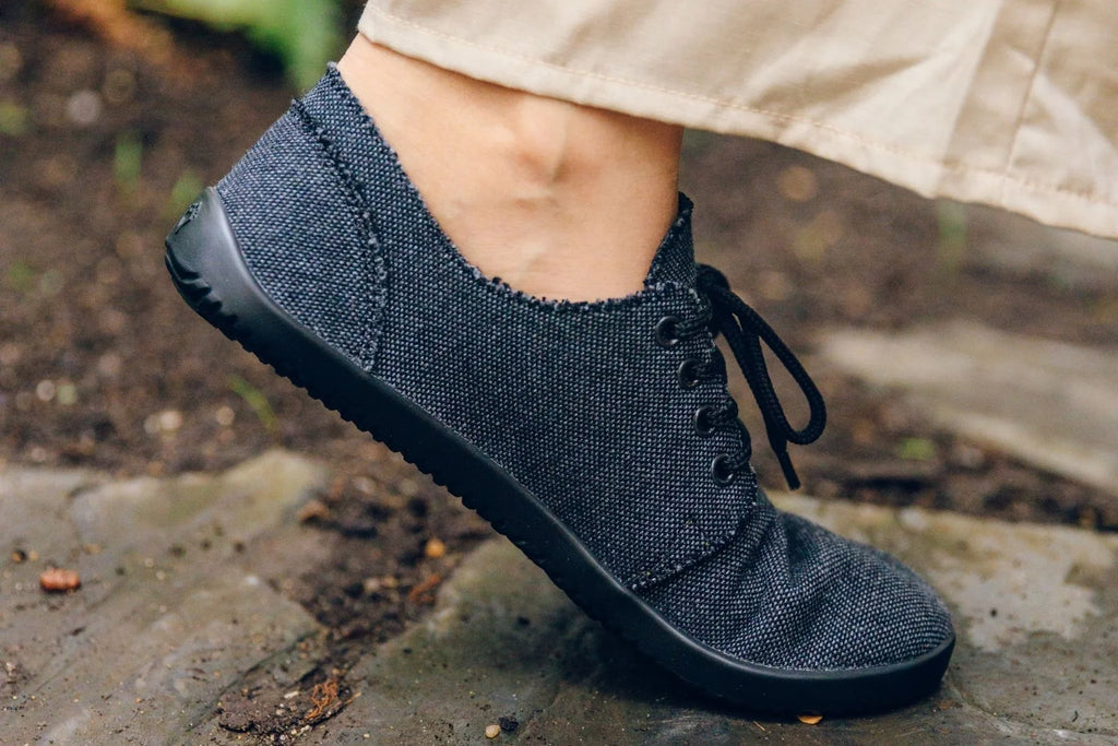 Ahinsa phira - grey recycled hemp vegan barefoot sneakers סניקרס אהינסה פירה ברפוט המפ אפורות מבד ממוחזר טבעוני יוניסקס