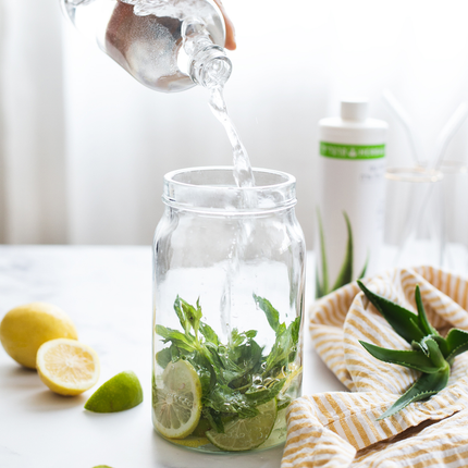 תרכיז משקה אלוורה Herbalife בטעם טבעי – המחשת הכנת המשקה