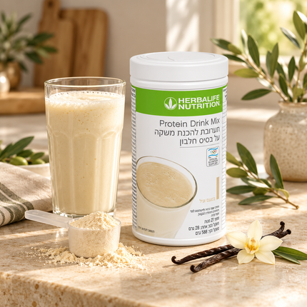 Protein Drink Mix אבקת חלבון וניל 588 גרם – תמונת אווירה של המוצר בשגרת היום